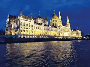 budapest parlamento sera alta 19