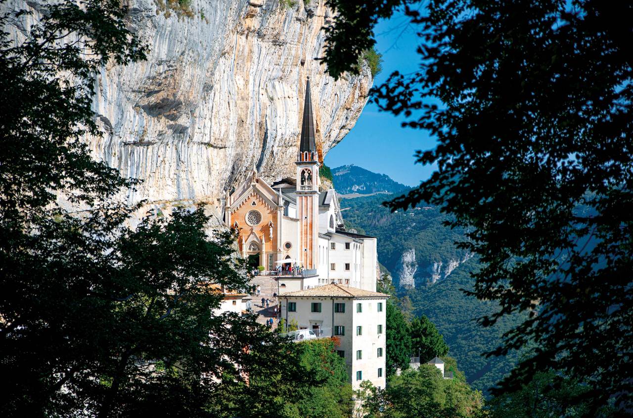 santuario madonna della corona 7062603
